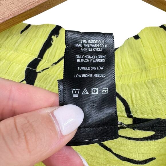 Ali Miles NWT Crinkle Crepe Neon Yellow & Black Abstract Wired Collar Tunic Top - Picture 12 of 12